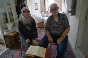 Bingül teyzeye eşinin 35 yıl önce hediye ettiği Kur’an-ı Kerim’i Mehmetçik enkazda buldu