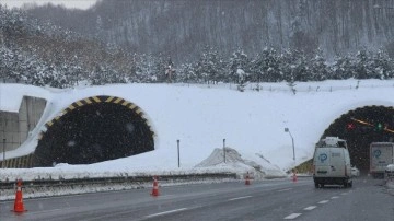 Bolu Dağı Geçidi Tünel İşletme Bölgesi'nde otoyolun İstanbul yönü ulaşıma kapatıldı