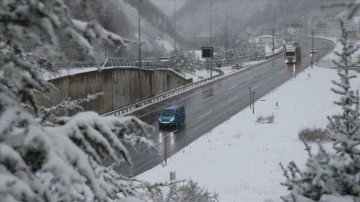 Bolu Dağı'nda kar etkili oluyor