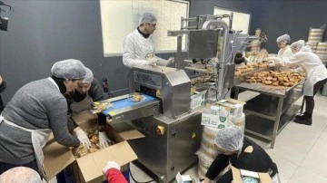 Bursa'daki meslek lisesinin fırınında deprem bölgesi için 24 saat ekmek üretiliyor