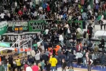 Bursaspor - Beşiktaş maçında taraftarlar arasında kavga