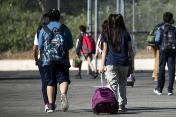 California öğrencilere Covid-19 aşısı zorunluluğu getiren ilk eyalet olma yolunda