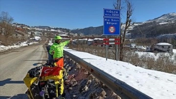 Camileri tanıtmak için Almanya'dan memleketi Düzce'ye pedal çevirdi