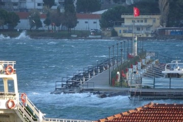 Çanakkale Boğazı’nda feribot seferleri geçici olarak durduruldu