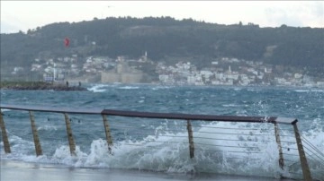 Çanakkale Boğazı'nda fırtına deniz ulaşımını olumsuz etkiliyor