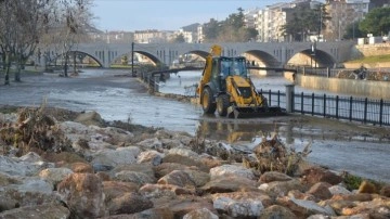 Çanakkale'de aşırı yağışlarla taşan Kocabaş Çayı'nda temizlik başlatıldı