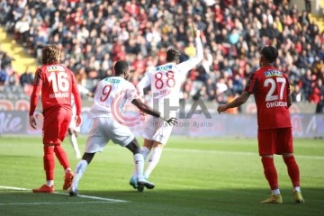 Caner Osmanpaşa ligdeki ilk golünü attı