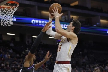 Cedi ile Alperen'in karşılaştığı maçta kazanan Houston