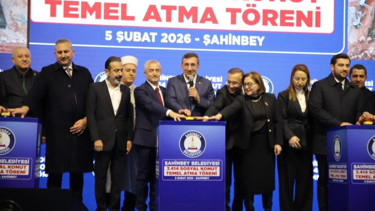 Cumhurbaşkanı Yardımcısı Yılmaz'dan Tahmazoğlu'na &ouml;vg&uuml;!