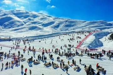 Denizli Kayak Merkezi’nde kar kalınlığı 105 santimetreyi buldu