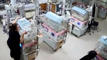 Deprem sırasında kuvözdeki bebekleri korumaya çalışan hemşire konuştu