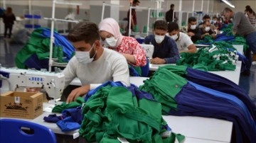 Devlet desteğiyle kurduğu tekstil fabrikasında 100 kişiye istihdam sağladı