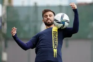 Diego Rossi: 'Takıma yardım edip kupalar kazanmak istiyorum'