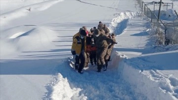 Diyarbakır'da askeri helikopter rahatsızlanan kadın için havalandı