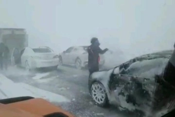 Diyarbakır’dan Şanlıurfa ve Elazığ güzergahı yolları yoğun kar ve tipi nedeniyle ulaşıma kapandı