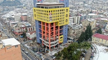 'Dünyanın en saçma binası'nda söküm çalışmaları sürüyor