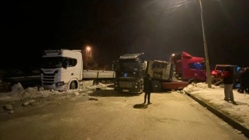 Düzce'de 25 aracın karıştığı zincirleme kazada 2 kişi yaralandı