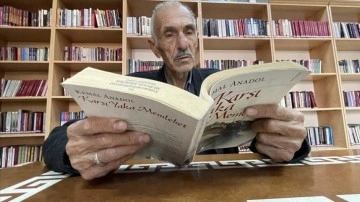 Edebiyat kentinin 79 yaşındaki 'kitap kurdu' öğrencilere örnek oluyor