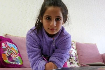 'Ellerim okumama engel olmayacak' diyen küçük Rabia uzanacak yardım elini bekliyor