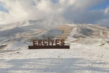 Erciyes'e kar yağdı