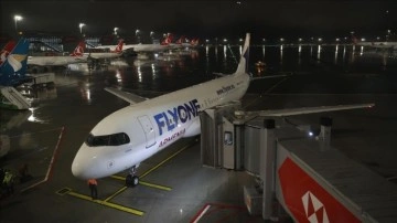 Ermenistan'dan kalkan FlyOne'ın uçağı İstanbul'a indi