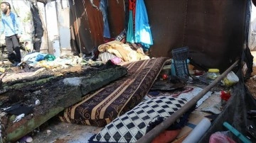 Esed rejiminin İdlib'deki kampa düzenlediği saldırıda 1 kadın öldü