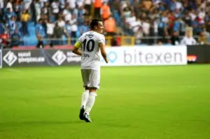 Fenerbahçe’de sezonun ilk golü Mesut Özil’den