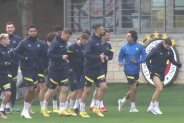 Fenerbahçe'nin yeni transferi Samet Akaydin ilk antrenmanına çıktı