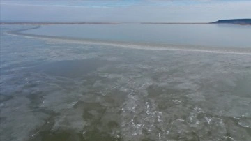 Flamingoların durağı Gala Gölü kısmen buz tuttu
