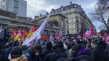 Fransa'da ilk mitinginde darbedilen cumhurbaşkanı adayı Zemmour'a iş göremezlik raporu ver