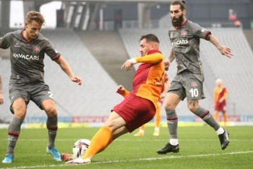 Galatasaray 1 puanı son dakikalarda kurtardı
