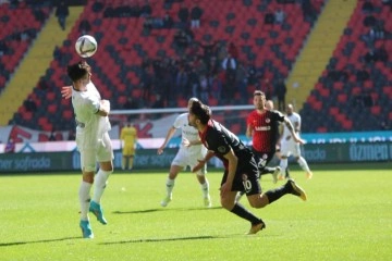 Gaziantep FK ile Adana Demirspor, kozlarını paylaşıyor