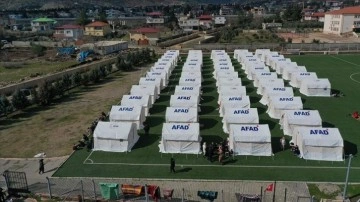 Gaziantep'in İslahiye ilçesinde depremzedeler için çadır kuruldu