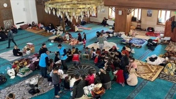 Gaziantep'te depremden etkilenen çocuklara camilerde de psikososyal destek veriliyor
