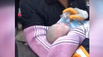 Gaziantep'te enkaz altında kalan "Duru" bebek kurtarıldı