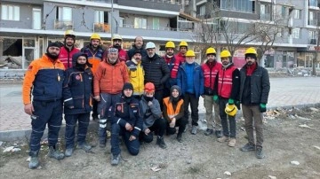 Gaziantep'te enkazdan çıkarılan kızın sesini ilk duyan AFAD gönüllüsü yaşadıklarını anlattı