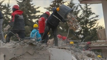 Gaziantep'te yıkılan bir binanın kolonunu kestikleri iddiasıyla 2 kişi yakalandı