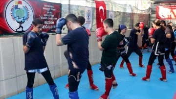 Gençler için evini spor tesisine çevirdi