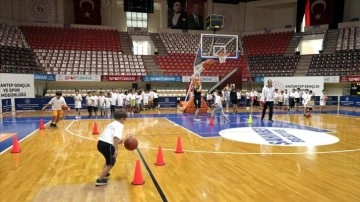 Gençlerin spor geleceği mahalle kültürüyle şekilleniyor