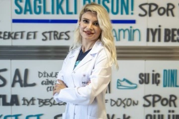 “Göz kapağı düşüklüğü ileri yaşlarda artıyor”