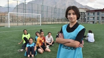 Hakkari'de kadın futbolcuların başarısı kız çocuklarını bu branşa yöneltti