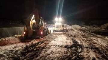 Hatay'da karla mücadele çalışmaları sürüyor