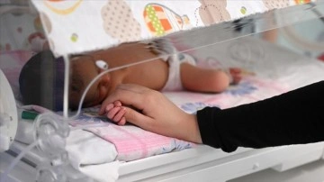 Hatay'daki sağlık çalışanları yeni doğan bebeklerle teselli buluyor