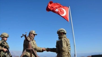 Hatice annenin ördüğü çoraplar Şırnak'ta Mehmetçiklere ulaştı