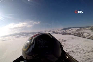 Hava Kuvvetleri'nden Sarıkamış'ta selamlama uçuşu