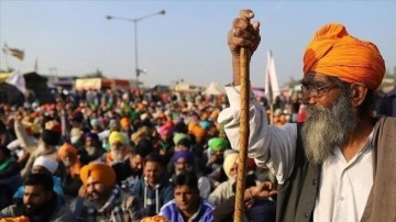 Hindistan’da çiftçiler tarım yasası protestolarına ara verecek
