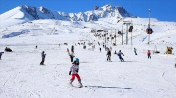 İç Anadolu'nun zirvesi Erciyes, yılbaşına dolu dolu girecek