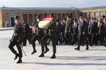 İçişleri Bakanı Soylu 81 ilden gelen muhtarlarla Anıtkabir’i ziyaret etti