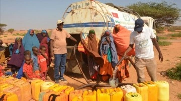 İHH, Somali'de kuraklıkla boğuşan 400 binden fazla kişiye su ve gıda yardımı ulaştırdı