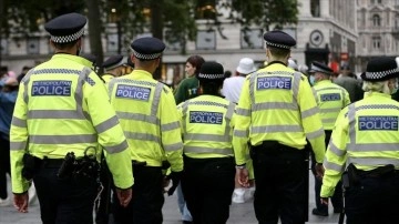 İngiltere'de milletvekilleri ve diplomatları koruyan polis memuru tecavüzle suçlandı